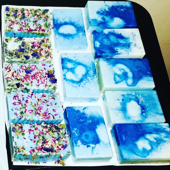 Hi Welcome to my closet!Free gift with purchase 🎁 - Picture 4 of 11